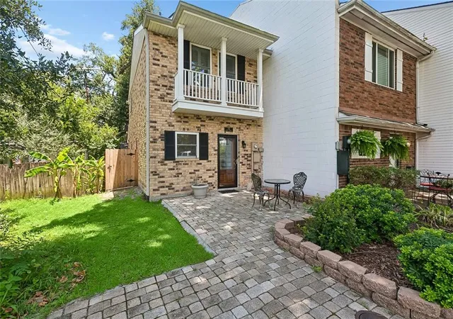 Townhouse for sale at 717 Canal St, Metairie, LA 70005 | MLS# 2570472
