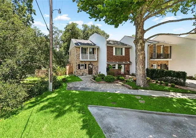 Photo 1 of Townhouse for sale at 717 Canal St, Metairie, LA 70005 | MLS# 2570472 | Listing updated on 2026-09-08