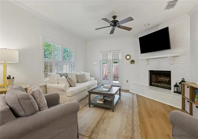 Photo 3 of Townhouse for sale at 717 Canal St, Metairie, LA 70005 | MLS# 2570472 | Listing updated on 2026-09-08