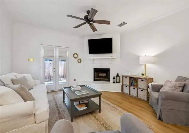 Photo 4 of Townhouse for sale at 717 Canal St, Metairie, LA 70005 | MLS# 2570472 | Listing updated on 2026-09-08