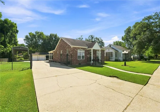 Photo 2 of Sale Pending at 321 Newman Ave, Jefferson, LA 70121 | MLS# 2570597 | Listing updated on 2026-08-31