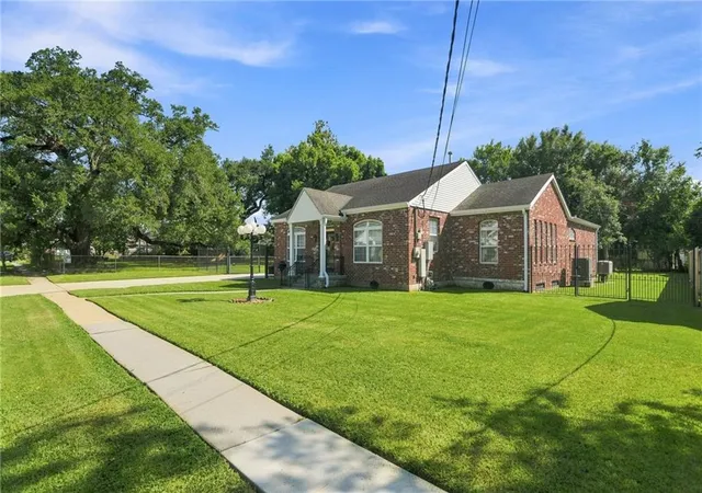 Photo 2 of Sale Pending at 321 Newman Ave, Jefferson, LA 70121 | MLS# 2570597 | Listing updated on 2026-08-31