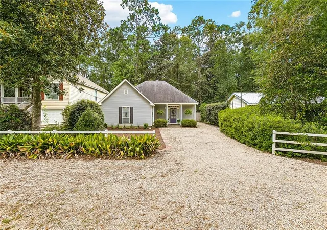 Photo 1 of Single family home for sale at 319 W 6th Avenue, Covington, LA 70433 | MLS# 2568820 | Listing updated on 2026-09-09