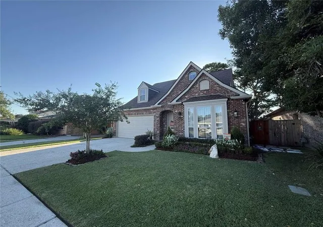 Photo 1 of Single family home for sale at 2732 Metairie Ct, Metairie, LA 70002 | MLS# 2570684 | Listing updated on 2026-09-29