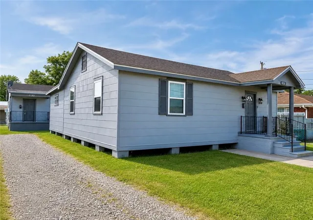 Photo 2 of Multi family home for sale at 804 Garden Rd, Marrero, LA 70072 | MLS# 2569954 | Listing updated on 2026-10-01