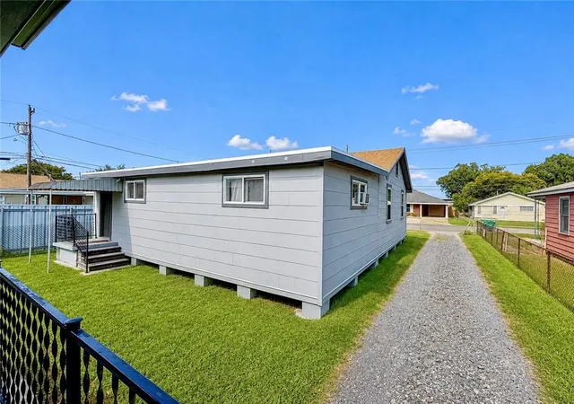 Photo 3 of Multi family home for sale at 804 Garden Rd, Marrero, LA 70072 | MLS# 2569954 | Listing updated on 2026-10-01