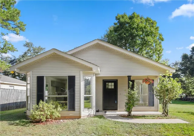Single family home for sale at 123 Scott St, Madisonville, LA 70447 | MLS# 2560508
