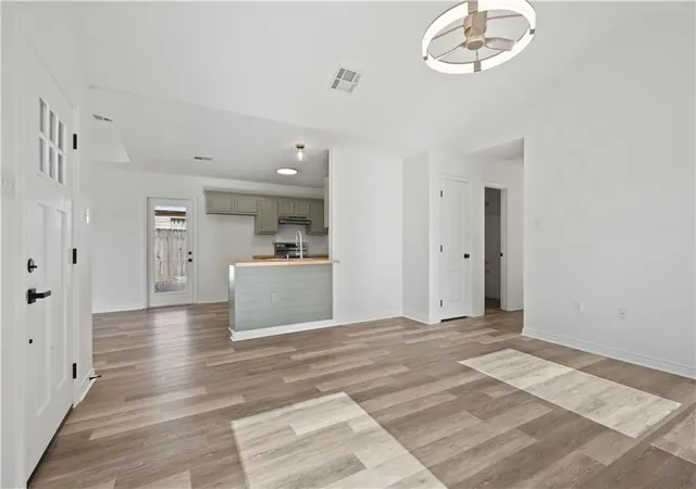 Photo 2 of Single family home for sale at 123 Scott St, Madisonville, LA 70447 | MLS# 2560508 | Listing updated on 2026-09-22