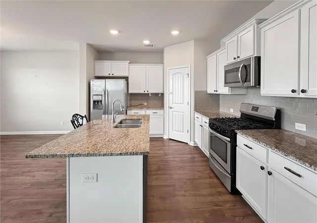 Photo 2 of Single family home for sale at 824 Lakeshore Village Dr, Slidell, LA 70461 | MLS# 2570438 | Listing updated on 2026-10-05