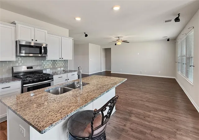 Photo 3 of Single family home for sale at 824 Lakeshore Village Dr, Slidell, LA 70461 | MLS# 2570438 | Listing updated on 2026-10-05