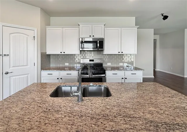 Photo 3 of Single family home for sale at 824 Lakeshore Village Dr, Slidell, LA 70461 | MLS# 2570438 | Listing updated on 2026-10-05