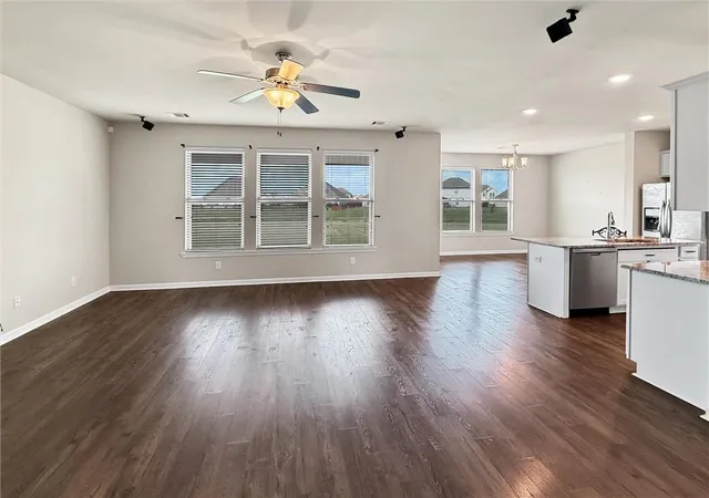Photo 4 of Single family home for sale at 824 Lakeshore Village Dr, Slidell, LA 70461 | MLS# 2570438 | Listing updated on 2026-10-05