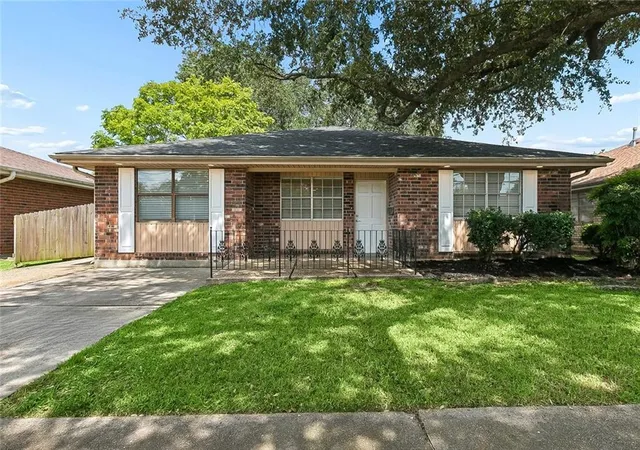 Photo 2 of Single family home for sale at 1909 Edenborn Ave, Metairie, LA 70001 | MLS# 2570700 | Listing updated on 2026-10-01