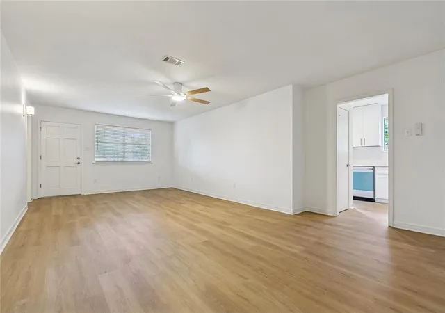 Photo 3 of Single family home for sale at 1909 Edenborn Ave, Metairie, LA 70001 | MLS# 2570700 | Listing updated on 2026-10-01