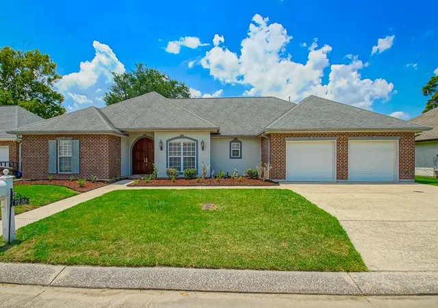 Photo 3 of Sale Pending at 1236 Barbe Dr, Westwego, LA 70094 | MLS# 2570645 | Listing updated on 2026-10-02
