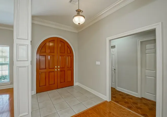 Photo 4 of Sale Pending at 1236 Barbe Dr, Westwego, LA 70094 | MLS# 2570645 | Listing updated on 2026-10-02