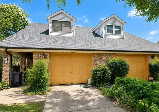 Townhouse for sale at 307 Rosebud St, Metairie, LA 70005 | MLS# 2567407