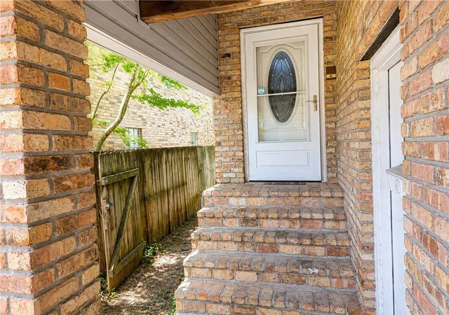 Photo 2 of Townhouse for sale at 307 Rosebud St, Metairie, LA 70005 | MLS# 2567407 | Listing updated on 2026-09-09
