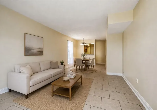 Listing Photo 5 - Condo for sale in building located at 6300 Riverside Dr, Metairie, LA 70003 - Unit #296
