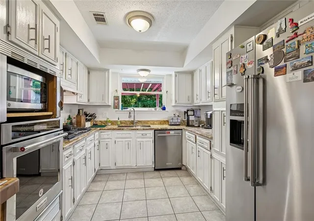 Photo 3 of Single family home for sale at 565 Barbara Pl, Mandeville, LA 70448 | MLS# 2570175 | Listing updated on 2026-09-21