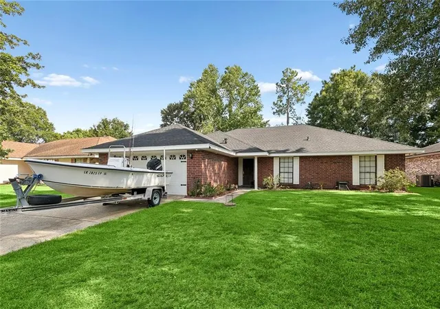 Photo 2 of Single family home for sale at 1601 Rue Lemans, Slidell, LA 70458 | MLS# 2570911 | Listing updated on 2026-09-18