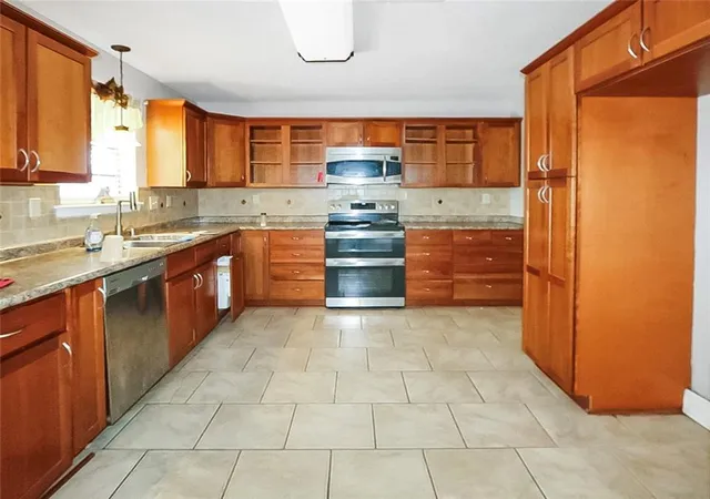 Photo 3 of Single family home for sale at 213 Mimosa Ave, Luling, LA 70070 | MLS# 2570914 | Listing updated on 2026-09-04