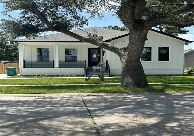 Photo 1 of Sale Pending at 1404 Lucille Ave, Metairie, LA 70003 | MLS# 2570592 | Listing updated on 2026-09-27