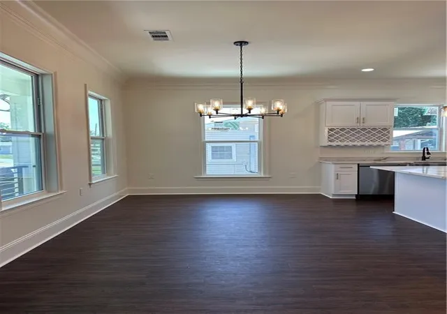 Photo 3 of Sale Pending at 1404 Lucille Ave, Metairie, LA 70003 | MLS# 2570592 | Listing updated on 2026-09-27