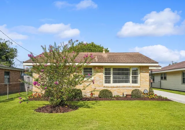 Photo 2 of Single family home for sale at 1740 Bonnie Ann Dr, Marrero, LA 70072 | MLS# 2570553 | Listing updated on 2026-09-16