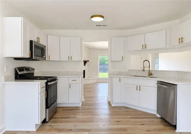 Photo 3 of Single family home for sale at 2909 Laurie Ln, Marrero, LA 70072 | MLS# 2570490 | Listing updated on 2026-09-17