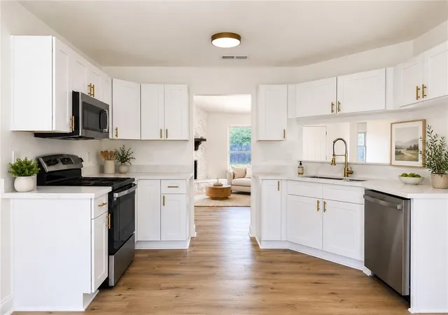 Photo 3 of Single family home for sale at 2909 Laurie Ln, Marrero, LA 70072 | MLS# 2570490 | Listing updated on 2026-09-17