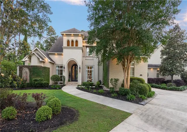 Photo 2 of Mansion for sale at 419 Tallowwood Dr, Covington, LA 70433 | MLS# 2570844 | Listing updated on 2026-09-07