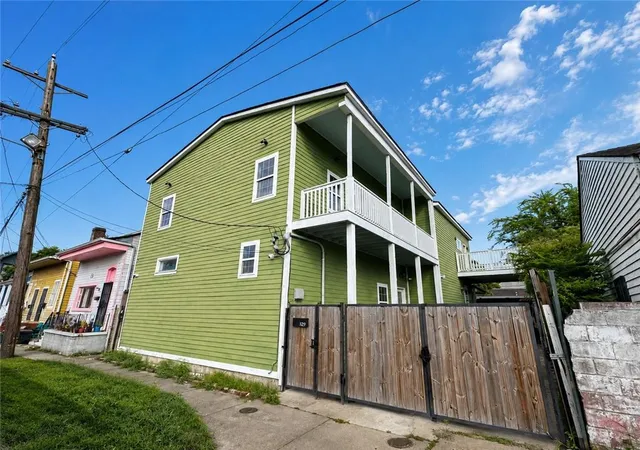 Photo 1 of Townhouse for sale at 329 N 31 Derbigny St, New Orleans, LA 70112 | MLS# 2571004 | Listing updated on 2026-09-15