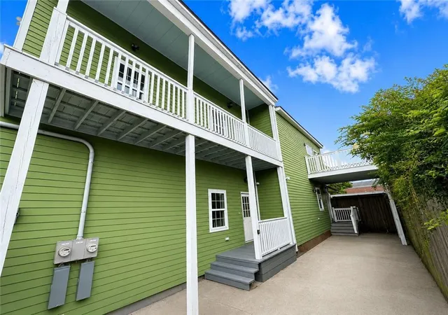 Photo 2 of Townhouse for sale at 329 N 31 Derbigny St, New Orleans, LA 70112 | MLS# 2571004 | Listing updated on 2026-09-15