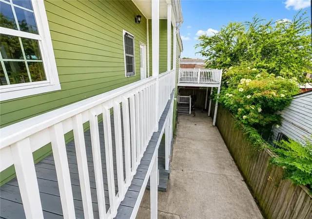 Photo 3 of Townhouse for sale at 329 N 31 Derbigny St, New Orleans, LA 70112 | MLS# 2571004 | Listing updated on 2026-09-15