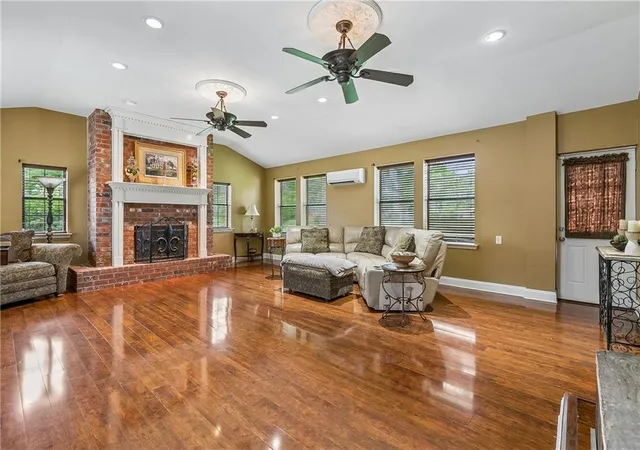 Photo 3 of Single family home for sale at 15 W Levert Dr, Luling, LA 70070 | MLS# 2571013 | Listing updated on 2026-09-22