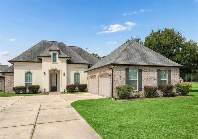 Photo 1 of Single family home for sale at 154 Ashton Parc Blvd, Slidell, LA 70458 | MLS# 2570924 | Listing updated on 2026-09-23