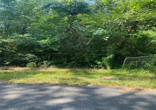 Photo 1 of Land for sale at Ave C Aka Rev Leo P Edgerson Dr, Mandeville, LA 70448 | MLS# 2571120 | Listing updated on 2026-09-16