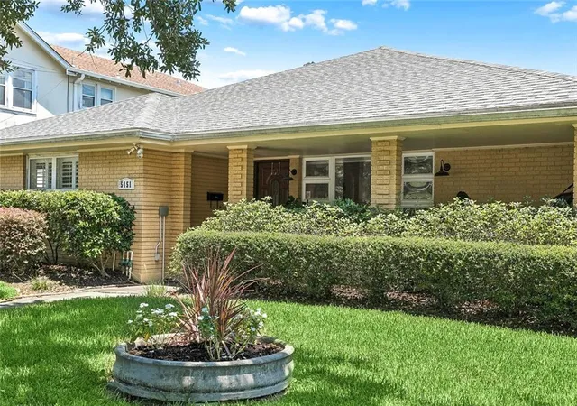 Photo 3 of Single family home for sale at 5451 Canal Blvd, New Orleans, LA 70124 | MLS# 2571043 | Listing updated on 2026-09-19