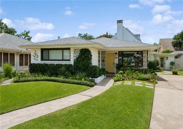 Photo 1 of Sale Pending at 13 Central Dr, Metairie, LA 70005 | MLS# 2566739 | Listing updated on 2026-09-14