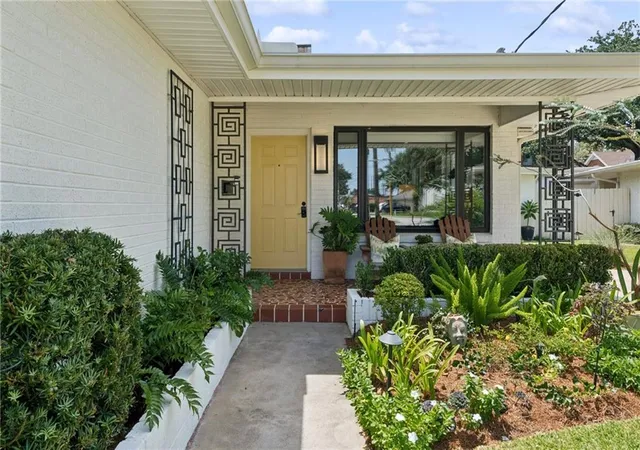 Photo 2 of Sale Pending at 13 Central Dr, Metairie, LA 70005 | MLS# 2566739 | Listing updated on 2026-09-14