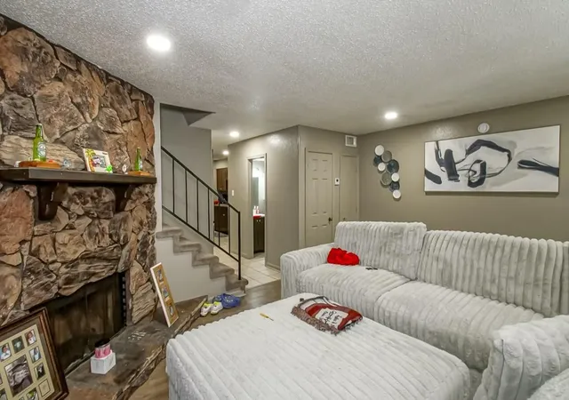 Photo 3 of Townhouse for sale at 1028 Dimarco Dr, Marrero, LA 70072 | MLS# 2571141 | Listing updated on 2026-09-15