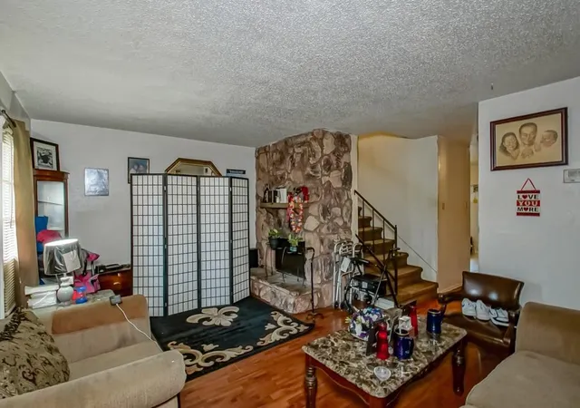 Photo 3 of Townhouse for sale at 1016 Dimarco Dr, Marrero, LA 70072 | MLS# 2571002 | Listing updated on 2026-09-15