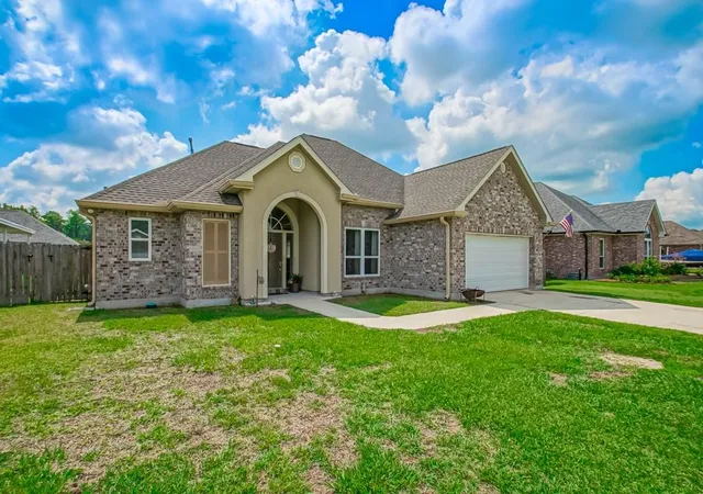 Photo 1 of Sale Pending at 214 Hawthorn Dr, Luling, LA 70070 | MLS# 2571118 | Listing updated on 2026-09-05