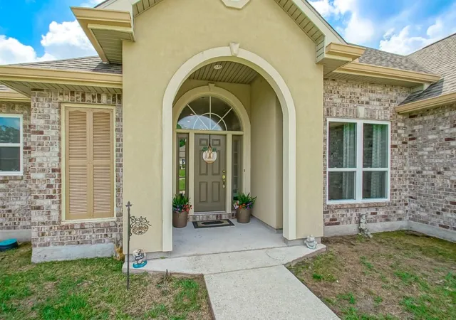 Photo 2 of Sale Pending at 214 Hawthorn Dr, Luling, LA 70070 | MLS# 2571118 | Listing updated on 2026-09-05