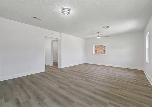 Photo 4 of Single family home for sale at 5813 Segnette Dr, Marrero, LA 70072 | MLS# 2570769 | Listing updated on 2026-09-29