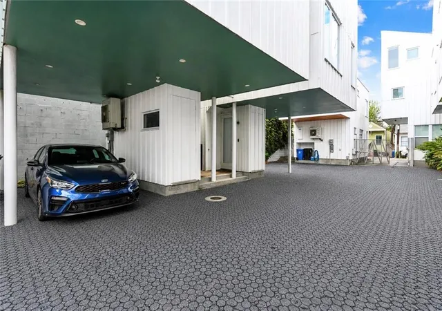Listing Photo 4 - Condo for sale in building located at 455 Ninth St, New Orleans, LA 70115 - Unit #B