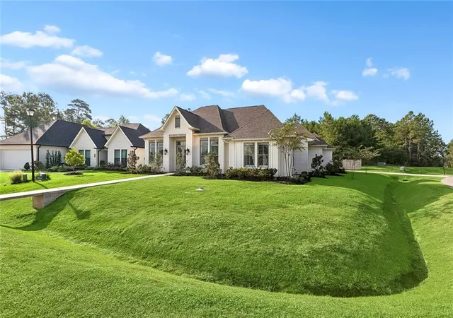 Photo 2 of Single family home for sale at 7104 Green Heron Dr, Madisonville, LA 70447 | MLS# 2570982 | Listing updated on 2026-09-27
