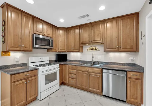 Photo 3 of Single family home for sale at 3331 Davidson Pl, Kenner, LA 70065 | MLS# 2571284 | Listing updated on 2026-10-01