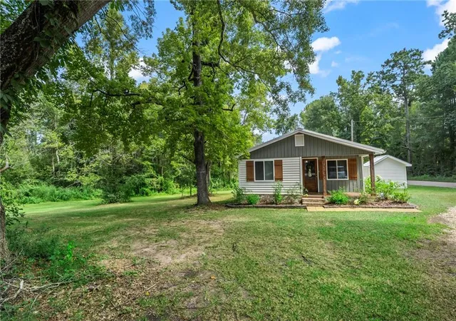 Photo 3 of Single family home for sale at 38365 Highway 440, Mount Hermon, LA 70450 | MLS# 2571261 | Listing updated on 2026-09-10